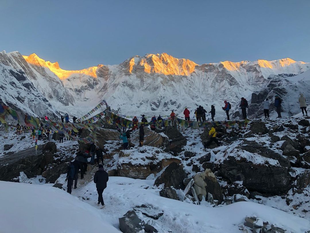 Leo lên đỉnh Everest hết bao nhiêu tiền?